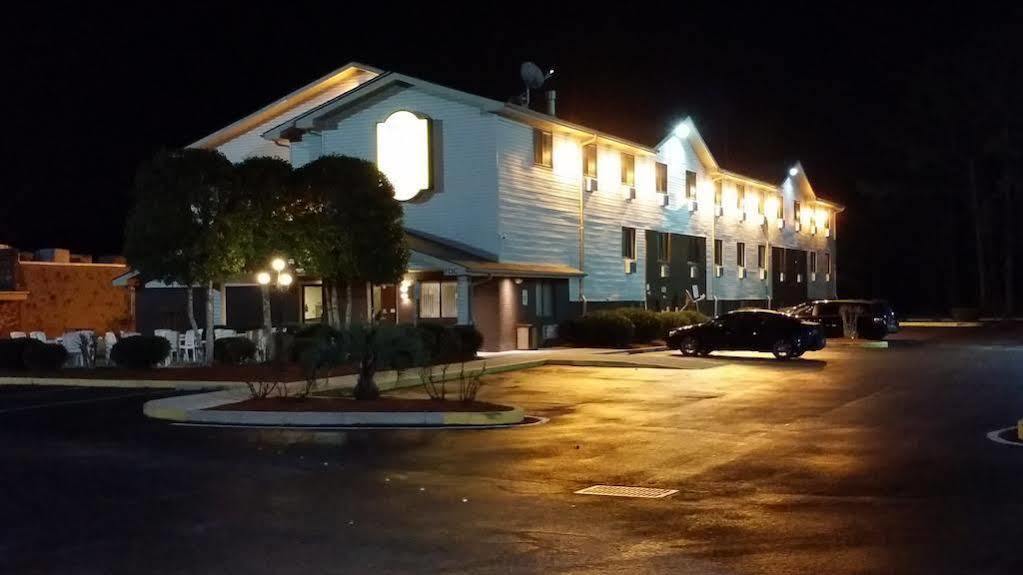 Coastal Inn & Suites Wilmington Exterior photo