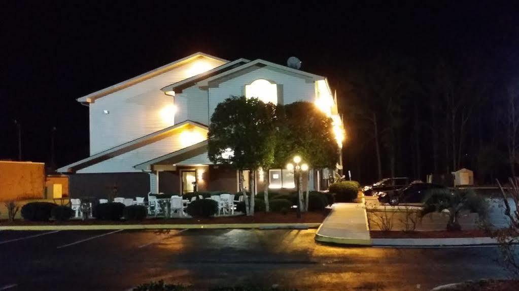 Coastal Inn & Suites Wilmington Exterior photo