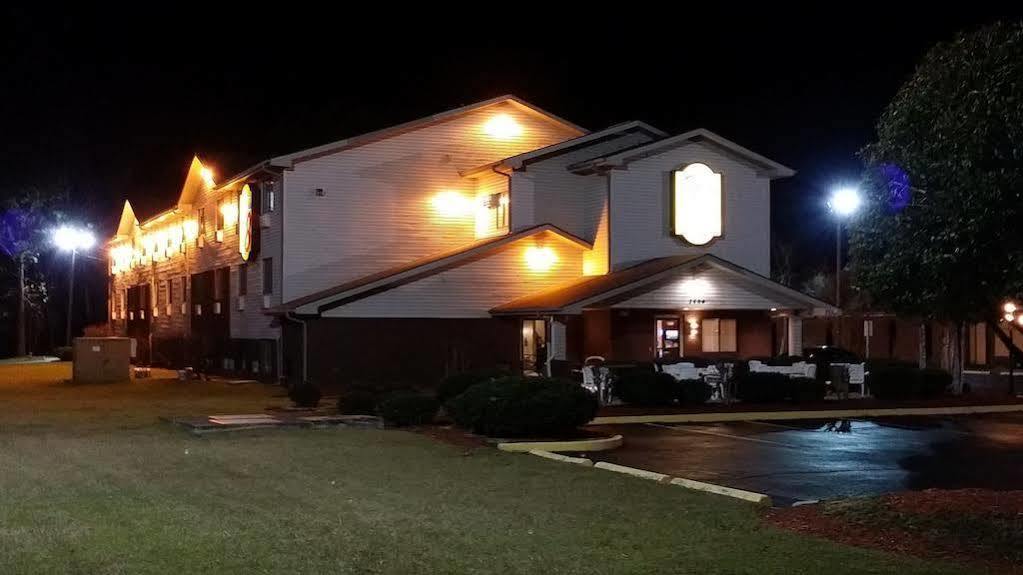 Coastal Inn & Suites Wilmington Exterior photo